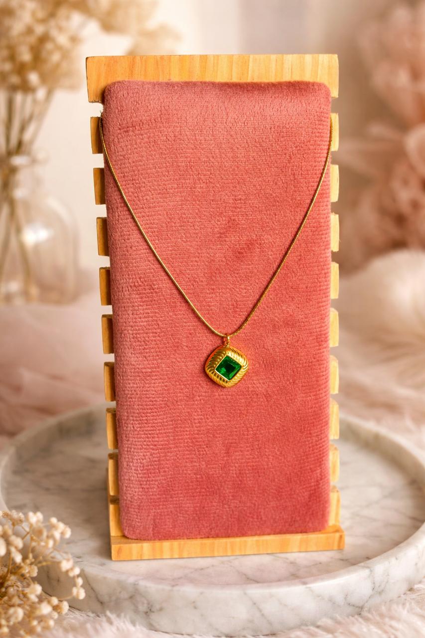 Emerald gemstone frame necklace